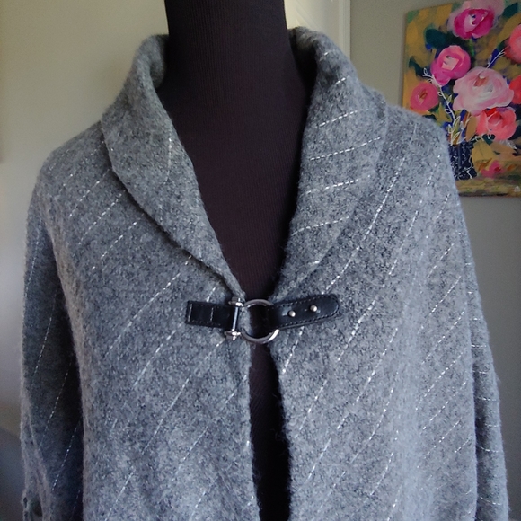 Andrew Marc Grey Fringe Poncho One Size - Picture 4 of 11